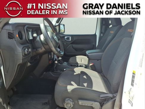 Used 2024 Jeep Gladiator Mojave AWD/4WD image 22