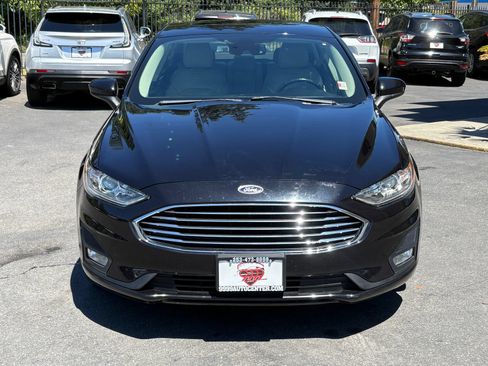Used 2019 Ford Fusion SE w/ Equipment Group 151A FWD image 2