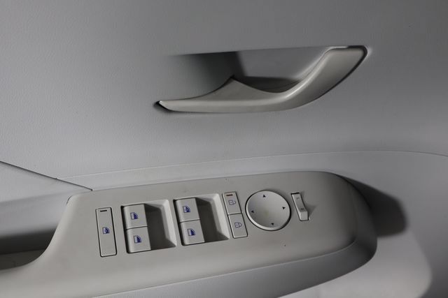 Used 2024 Hyundai Kona SEL FWD image 18
