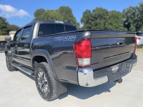 Used 2017 Toyota Tacoma TRD Off-Road w/ Tow Package (A/T) AWD/4WD image 5
