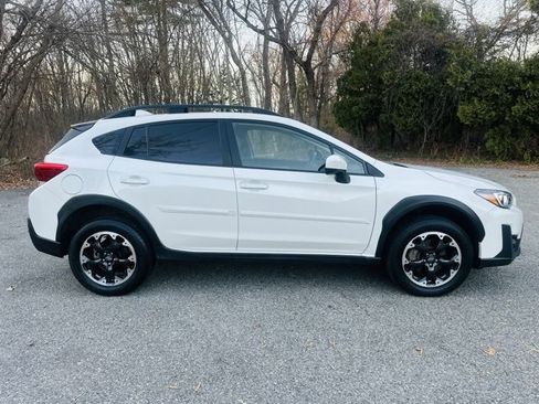 Used 2023 Subaru Crosstrek 2.0i Premium image 4