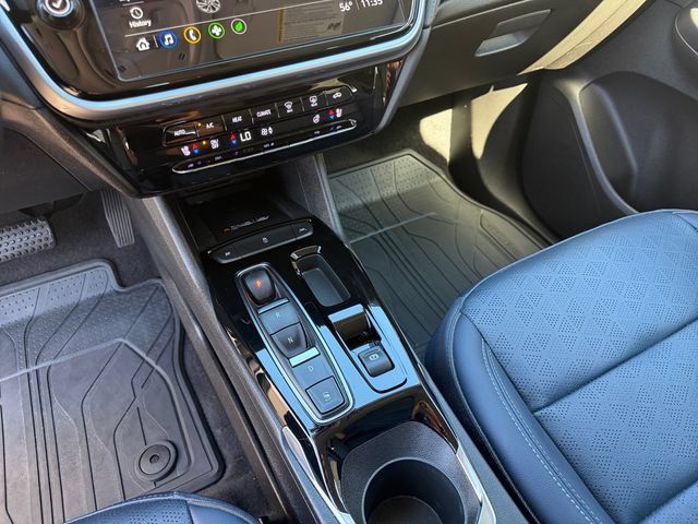 Used 2022 Chevrolet Bolt EUV LT w/ Convenience Package FWD image 18