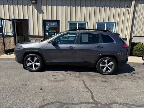 Used 2022 Jeep Cherokee Limited w/ Mopar Interior Package image 3