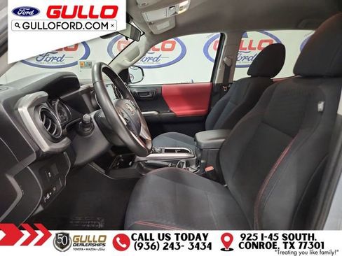 Used 2020 Toyota Tacoma SR5 image 29