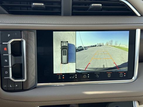 Used 2024 GMC Yukon XL Denali w/ Advanced Technology Package AWD/4WD image 5