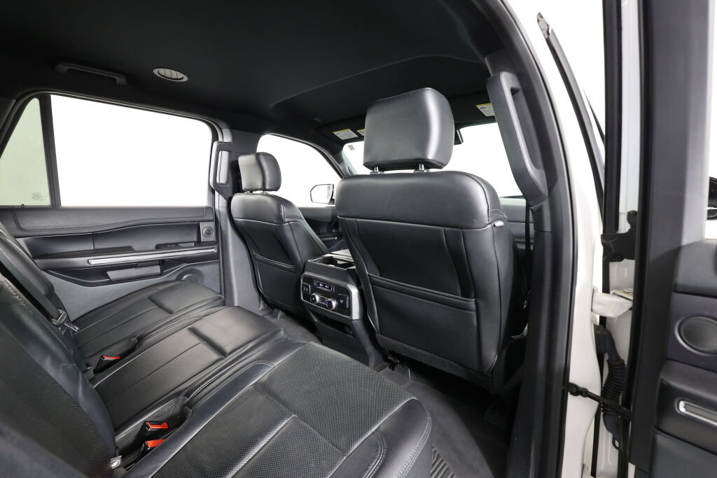 Used 2018 Ford Expedition Max XLT w/ Equipment Group 202A AWD/4WD image 22