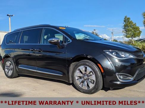 Used 2020 Chrysler Pacifica Limited image 2