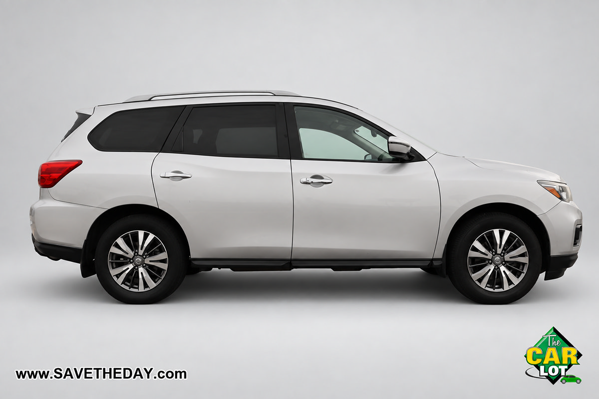 Used 2019 Nissan Pathfinder SV w/ Cargo Package FWD image 9