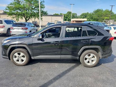 Used 2021 Toyota RAV4 XLE w/ Convenience Package FWD image 4