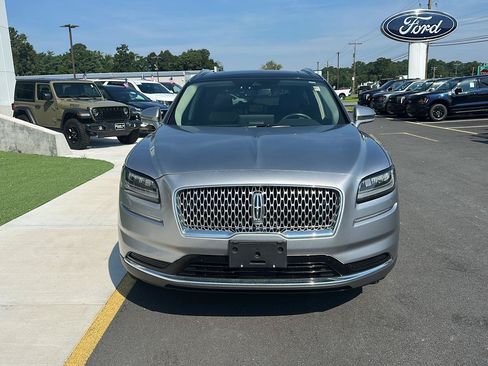 Used 2022 Lincoln Nautilus Reserve AWD/4WD image 3