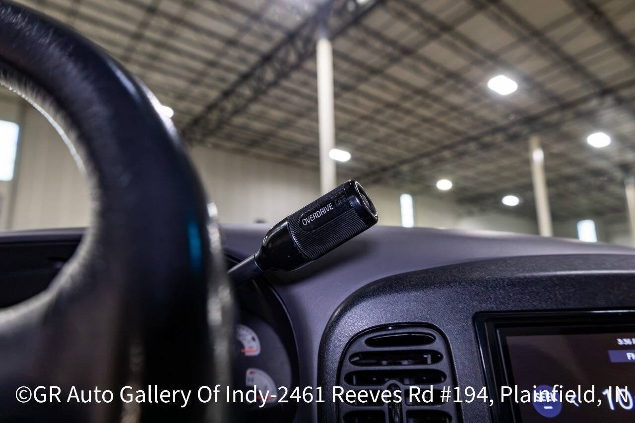 Used 2001 Ford F150 Lightning RWD image 15