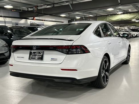 Used 2023 Honda Accord Sport image 2