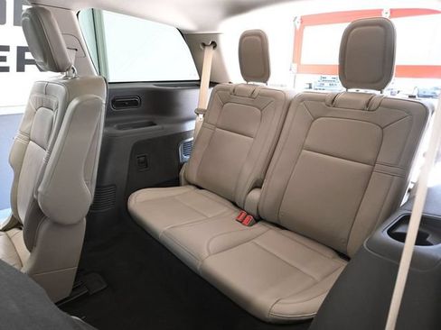 Used 2023 Lincoln Aviator Reserve AWD/4WD image 42