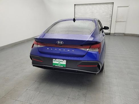 Used 2024 Hyundai Elantra SE FWD image 7