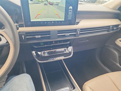 Used 2023 Lincoln Corsair Reserve image 32