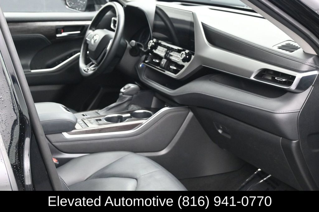 Used 2021 Toyota Highlander Platinum AWD/4WD image 6