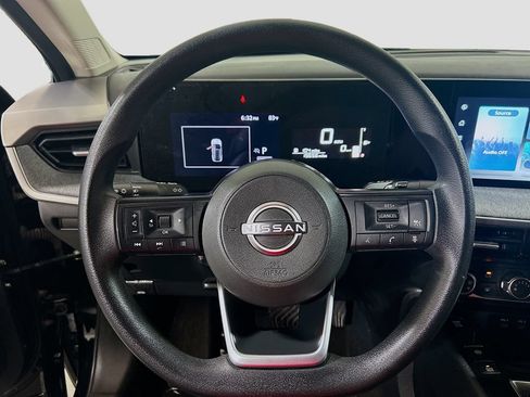 Used 2025 Nissan Kicks SV FWD image 9