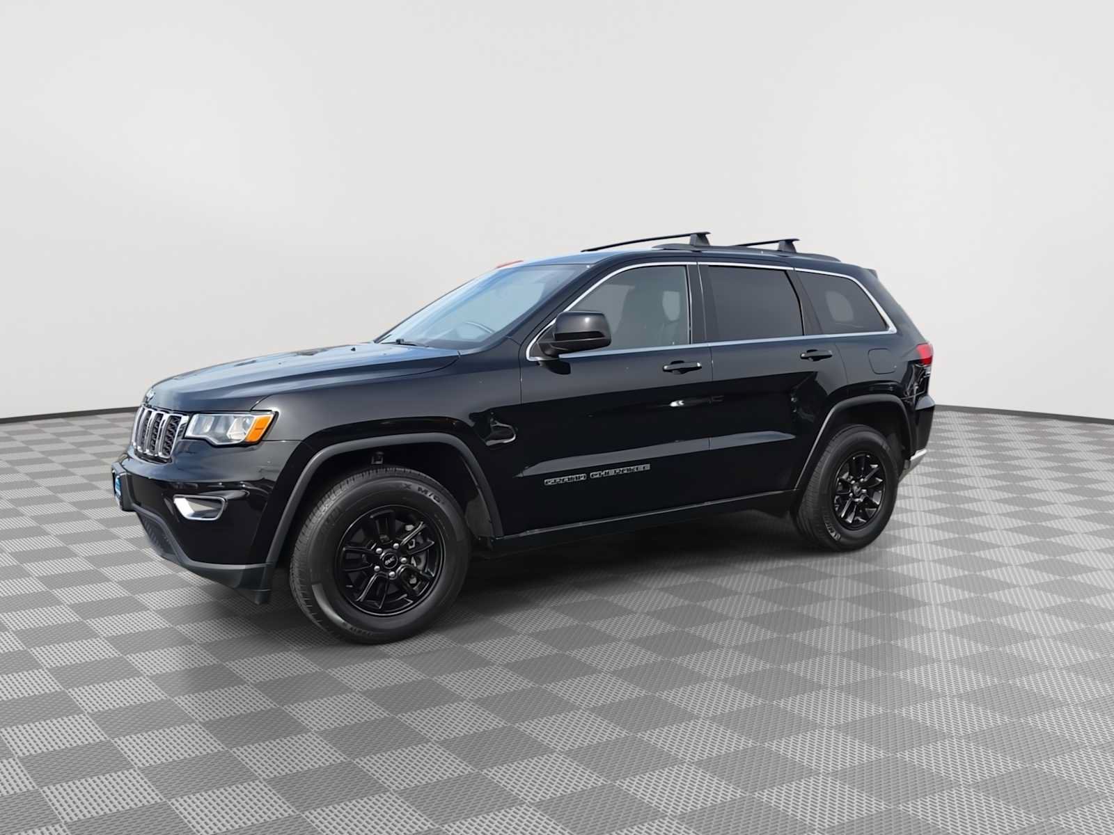 Used 2018 Jeep Grand Cherokee Laredo AWD/4WD image 4
