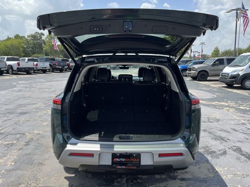 Used 2023 Nissan Pathfinder SL AWD/4WD image 12