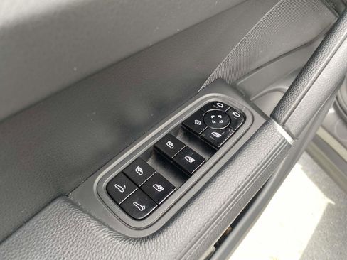 Used 2021 Porsche Cayenne AWD/4WD image 19
