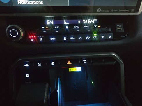 Used 2024 Toyota Tundra Limited image 24