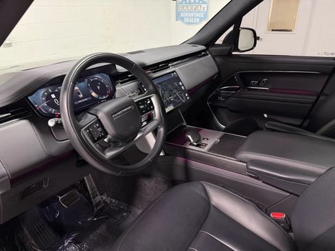 Used 2024 Land Rover Range Rover Long Wheelbase SE AWD/4WD image 14