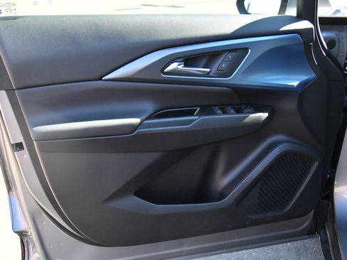 Used 2025 Chevrolet Equinox EV LT w/ Convenience Package image 13