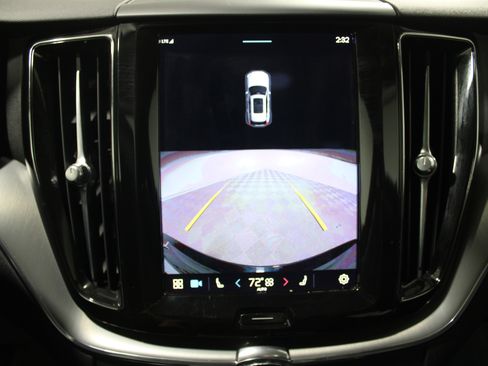 Used 2022 Volvo XC60 B5 Momentum image 14