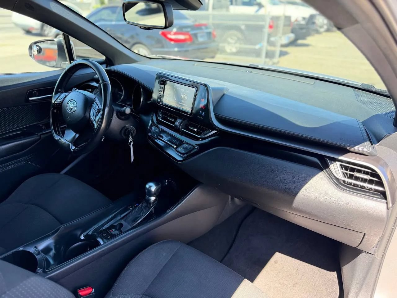 Used 2018 Toyota C-HR XLE FWD image 35