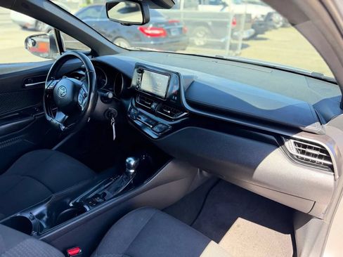 Used 2018 Toyota C-HR XLE FWD image 35