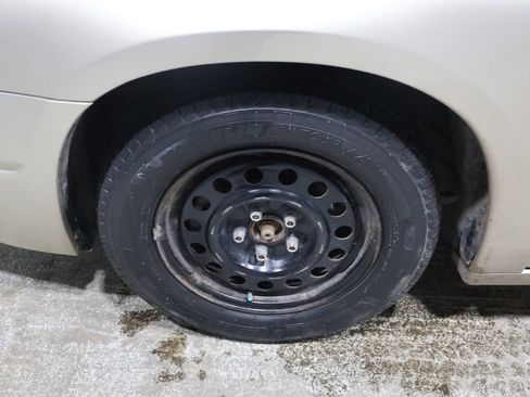 Used 2005 Pontiac Bonneville SE image 14