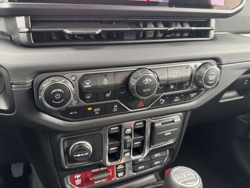 New 2025 Jeep Wrangler Unlimited Rubicon 392 image 17
