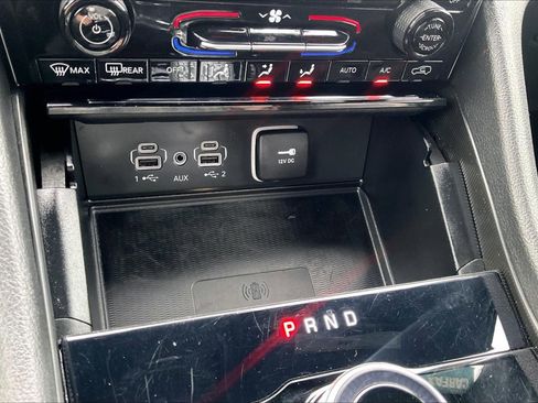 Used 2024 Jeep Grand Cherokee L Laredo image 28