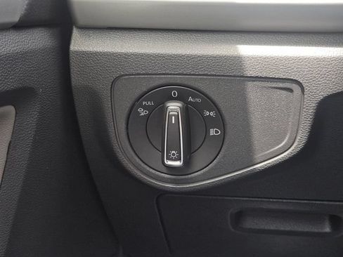 Used 2023 Volkswagen Atlas SEL AWD/4WD image 34