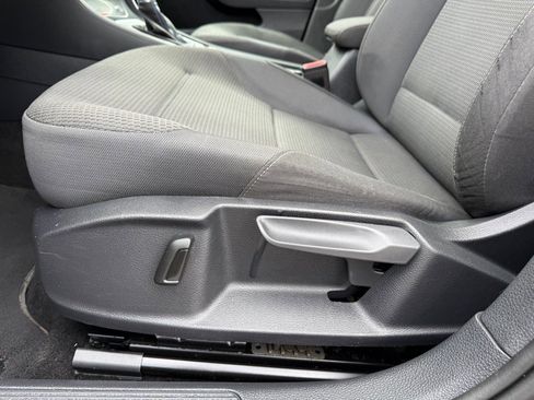 Used 2019 Volkswagen e-Golf SE w/ Driver Assistance Package image 16