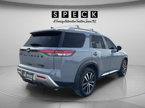 Used 2025 Nissan Pathfinder Platinum image 5