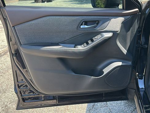 Certified 2021 Nissan Rogue SV AWD/4WD image 12