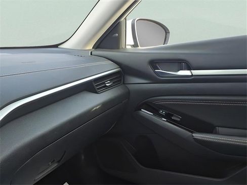 Used 2021 Nissan Altima 2.5 SV w/ SV Premium Package image 19