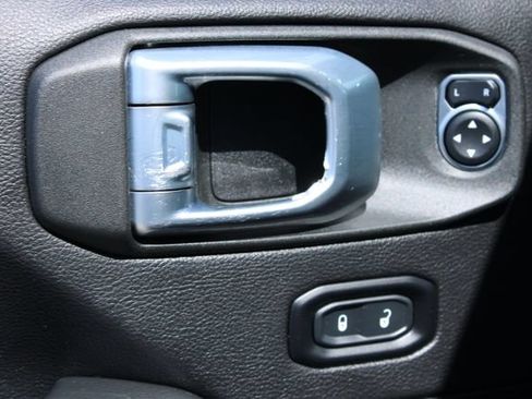 Used 2022 Jeep Wrangler Unlimited Sahara w/ Cold Weather Group AWD/4WD image 11