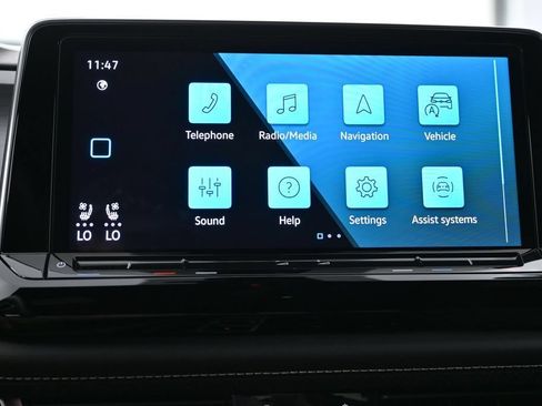 Used 2024 Volkswagen Atlas Cross Sport SE FWD image 11