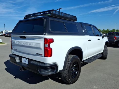 Used 2024 Chevrolet Silverado 1500 ZR2 w/ Technology Package AWD/4WD image 3