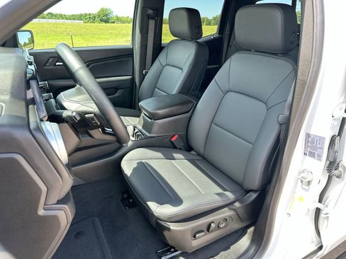 Used 2024 Chevrolet Colorado LT w/ LT Convenience Package III RWD image 11