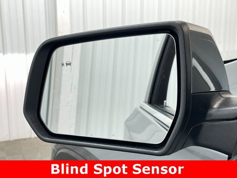 Used 2021 Chevrolet Traverse LT image 32