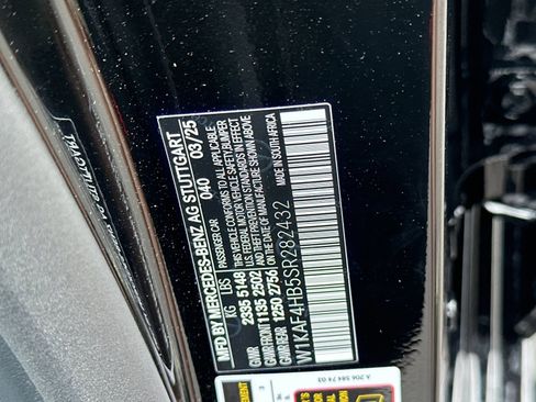 New 2025 Mercedes-Benz C 300 4MATIC Sedan image 34