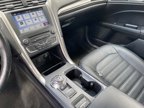 Used 2018 Ford Fusion SE w/ Equipment Group 602A FWD image 13