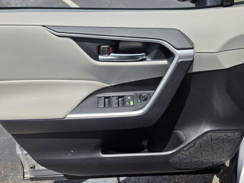 Used 2021 Toyota RAV4 XLE FWD image 18