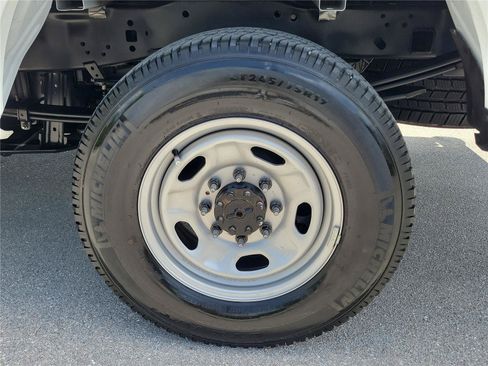 Used 2024 Ford F250 XL w/ XL Driver Assist Package AWD/4WD image 4
