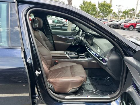 Used 2025 BMW 740i RWD image 39