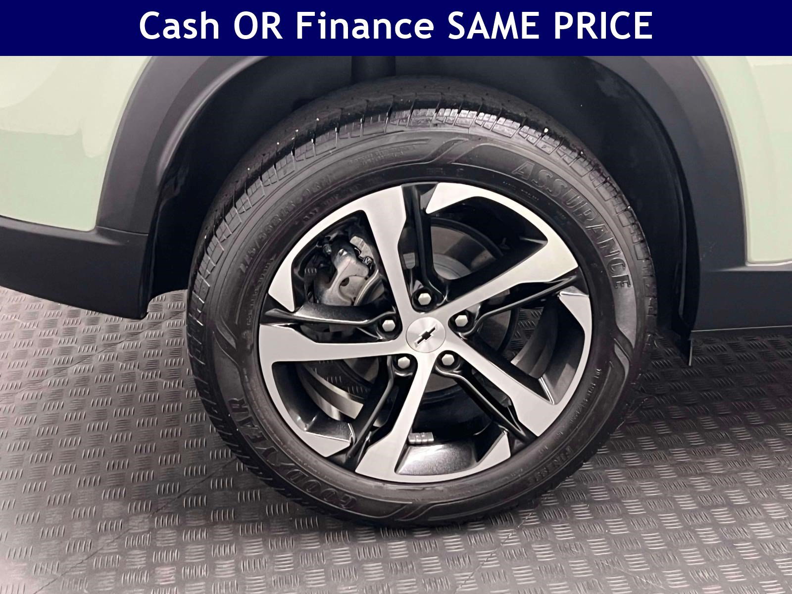 Used 2024 Chevrolet Trax RS w/ Sunroof Package FWD image 11