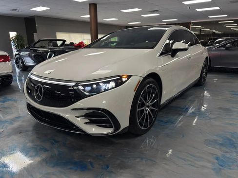 Used 2023 Mercedes-Benz EQS 580 4MATIC Sedan image 3